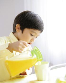 三歲小孩臉上有幾塊白斑是怎么回事