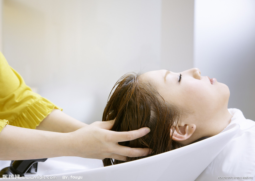 長了很多白斑，但是毛發沒變白請問這是不是白癜風?