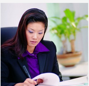 都市白領(lǐng)手腕處長(zhǎng)白癜風(fēng)跟什么因素有關(guān)