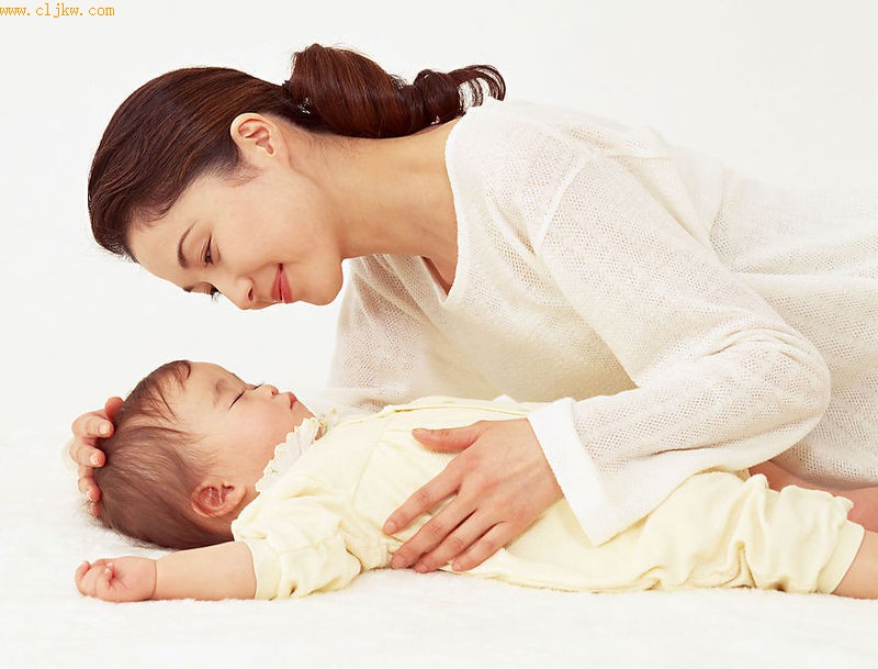 女孩臉上有白斑是怎么回事