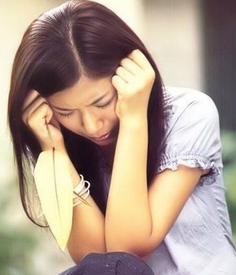 女性身上有一些白點是什么原因