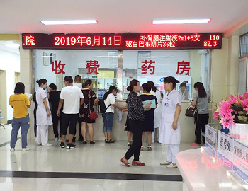 暑期扎堆就診 小患者擠滿醫院 出現治白高峰