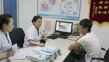 “迎國慶*送健康”——白癜風補助診療活動