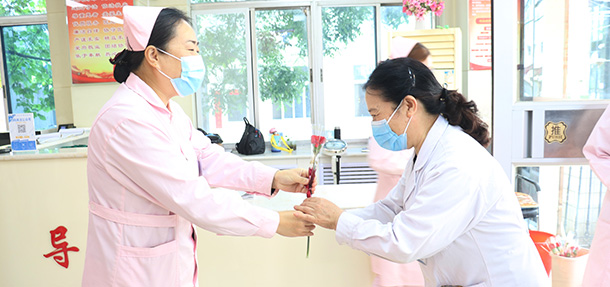 今天在忙,也不要忘記跟媽媽說聲“我愛你”——溫馨時刻,遠大陪您度過