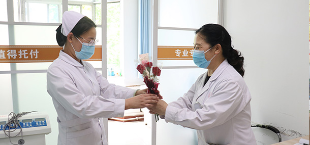 今天在忙,也不要忘記跟媽媽說聲“我愛你”——溫馨時刻,遠大陪您度過