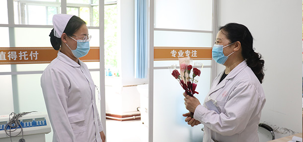 今天在忙,也不要忘記跟媽媽說聲“我愛你”——溫馨時刻,遠大陪您度過