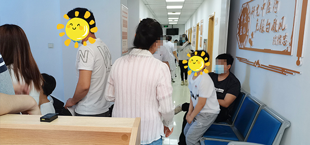 夏季紫外線強烈,白斑易擴散復發(fā),蘇有明教授表示:注意皮膚護理!