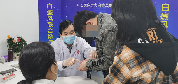 夏季紫外線強烈,白斑易擴散復發(fā),蘇有明教授表示:注意皮膚護理!