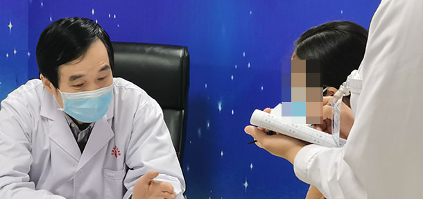 夏季紫外線強烈,白斑易擴散復發(fā),蘇有明教授表示:注意皮膚護理!