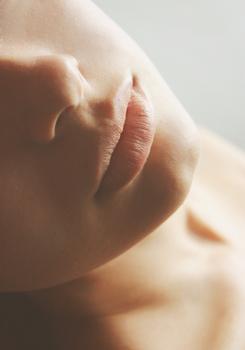 化妝對(duì)于白癜風(fēng)病人有哪些不利影響